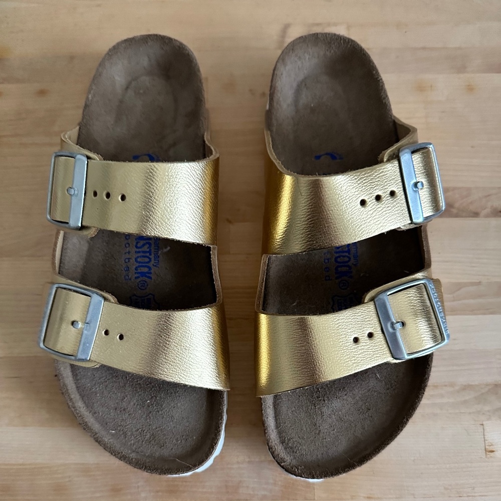 Gold Leather Birkenstock Arizona Sandal ~ US size 7.5 ~ Euro Size 38
